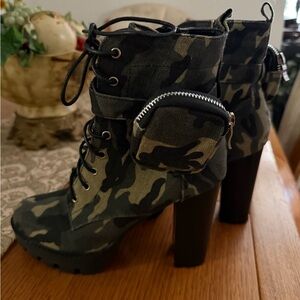 Camouflage Lace-Up Women's Boots